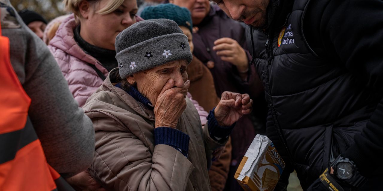 in-kherson,-celebration-turns-to-apprehension-amid-food,-power-shortages