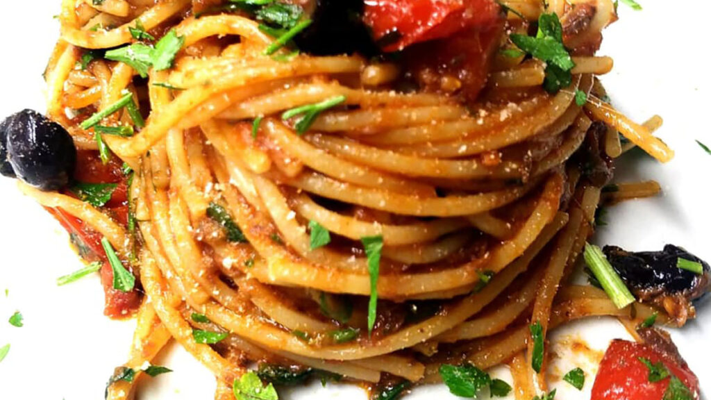 spaghetti-alla-gaetana,-il-primo-piu-buono-e-veloce-che-c’e.-meglio-dell’aglio-e-olio-di-mezzanotte