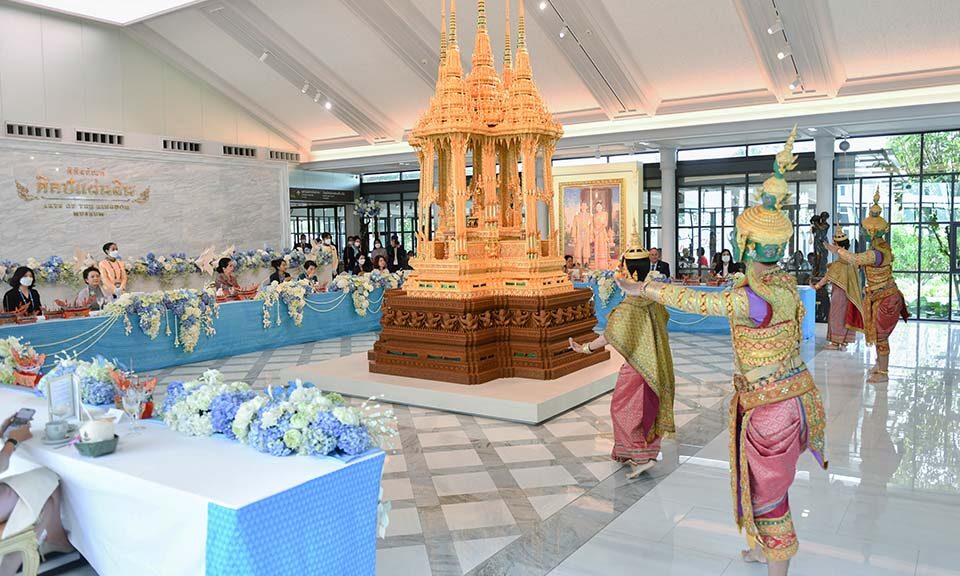 spouses-of-apec-leaders-visit-ayutthaya-and-view-thai-art-and-craft-masterpieces-–-pattaya-mail