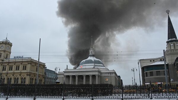 fire-at-depot-in-moscow-kills-2-people:-emergency-services