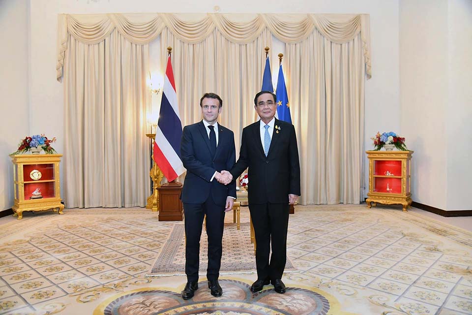 thai-pm-and-french-president-bilateral-discussions-during-the-apec-visit-as-guest-of-the-chair-–-pattaya-mail