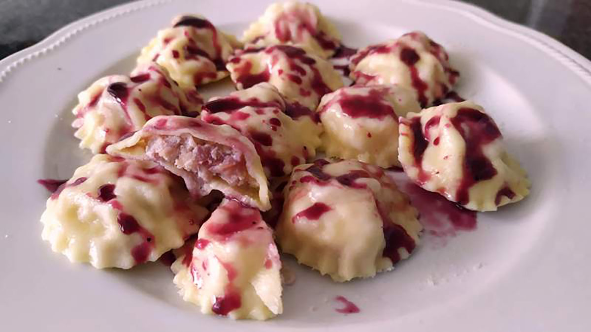 ravioli-dell’umbriacone:-il-primo-napoletano-delle-feste-con-il-sugo-piu-buono-e-veloce-che-c’e