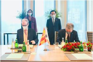 k-sure-inks-business-agreement-with-cesce-of-spain