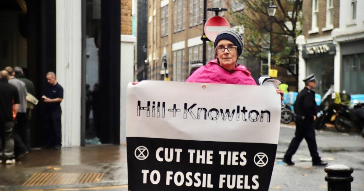 h+k-splattered-with-fake-oil-in-extinction-rebellion-protest-|-pr-|-campaign-asia