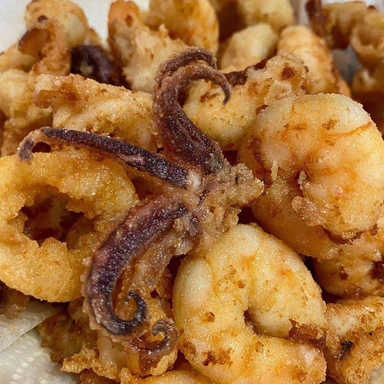 frittura-di-calamari,-il-trucco-di-cannavacciuolo-per-farli-super-croccanti.-“dove-li-metto-prima-di-friggerli”