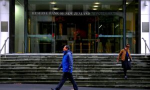 new-zealand-rolls-out-single-biggest-rate-hike-in-history,-warns-of-recession