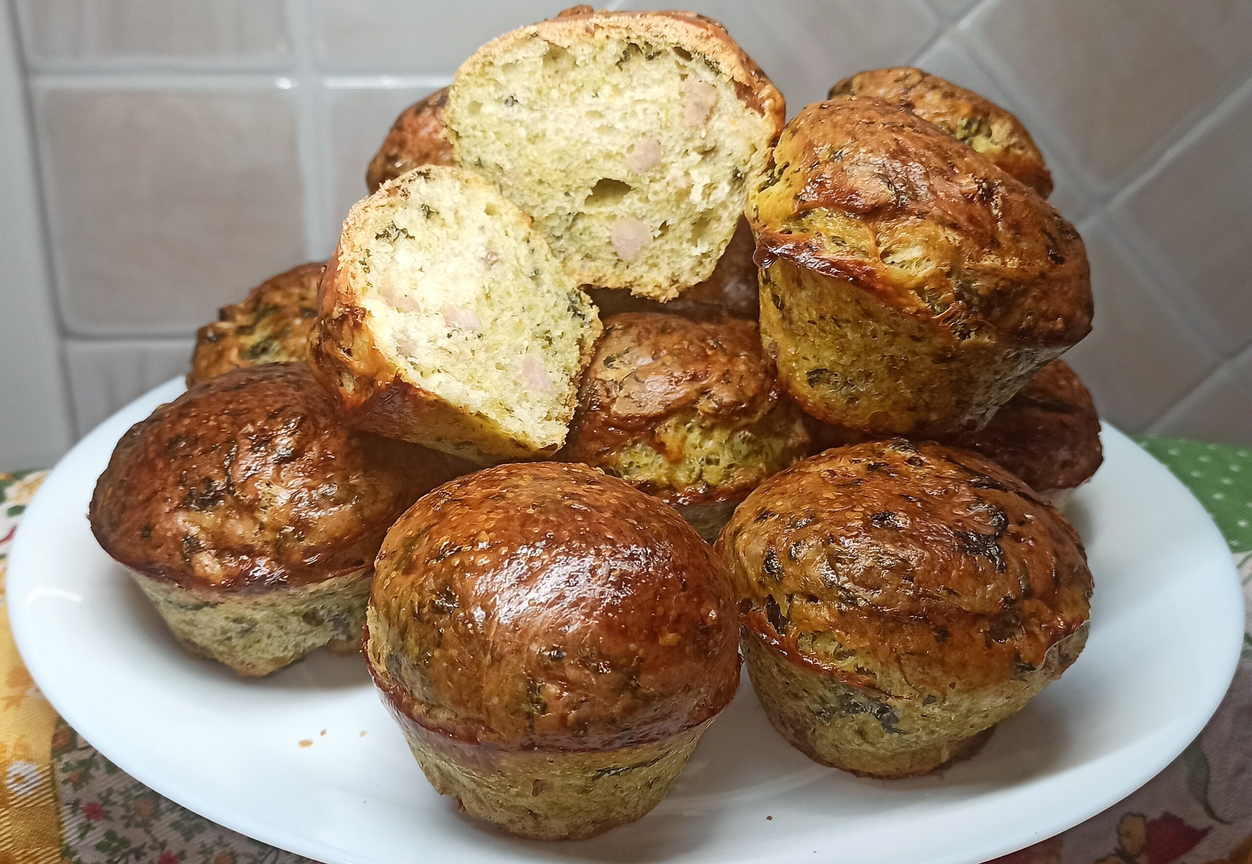 muffin-napoletani,-salsiccia-e-friarielli-fantastici-come-antipasti-di-natale.-si-preparano-anche-il-giorno-prima