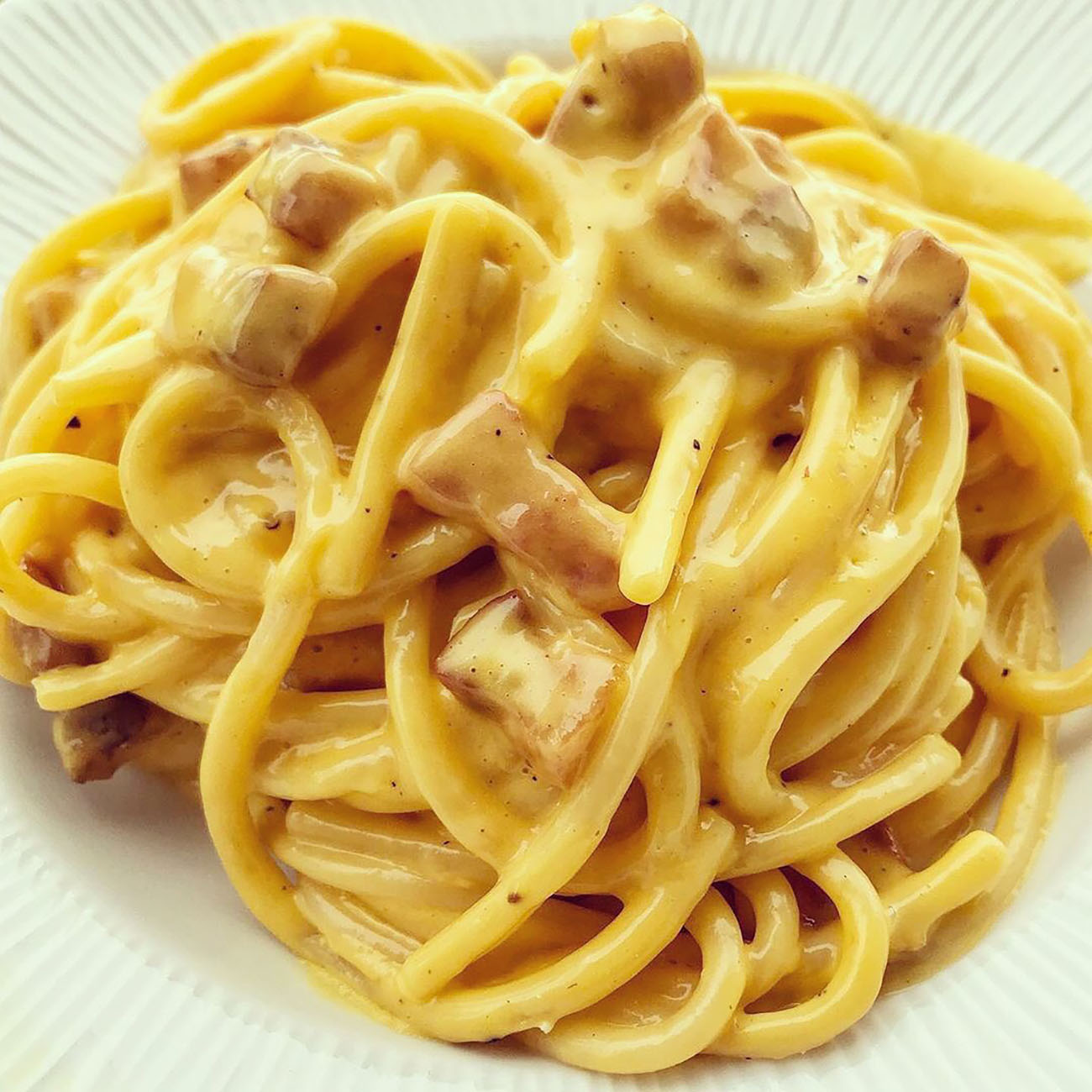 la-carbonara-sbagliata-di-ugo-tognazzi,-il-segreto-dei-10-bicchierini-per-farla-buonissima-e-super-cremosa