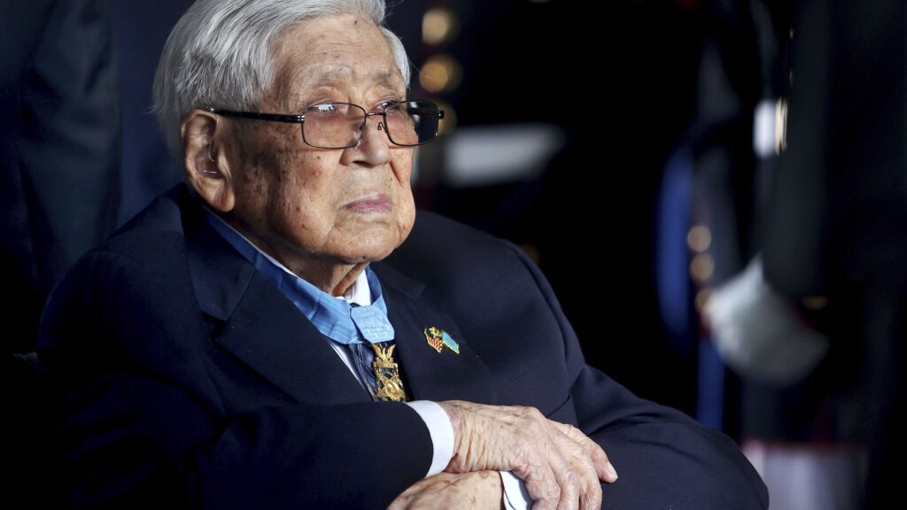 us-medal-of-honor-recipient-hiroshi-miyamura-dies-at-97