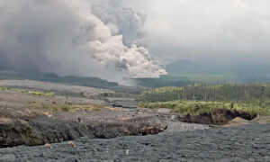 indonesia-evacuates-villagers-as-volcano-erupts-on-java-island