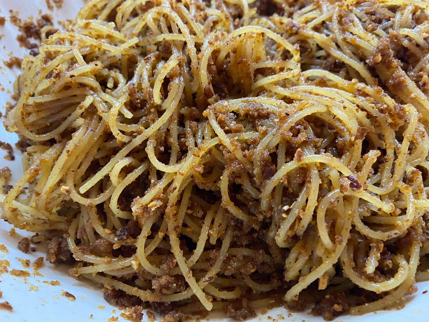 spaghetti-co-meli,-la-ricetta-siciliana-di-natale-super-golosa-con-il-trucco-del-cucchio-di-miele.-pronta-subito-in-5-minuti