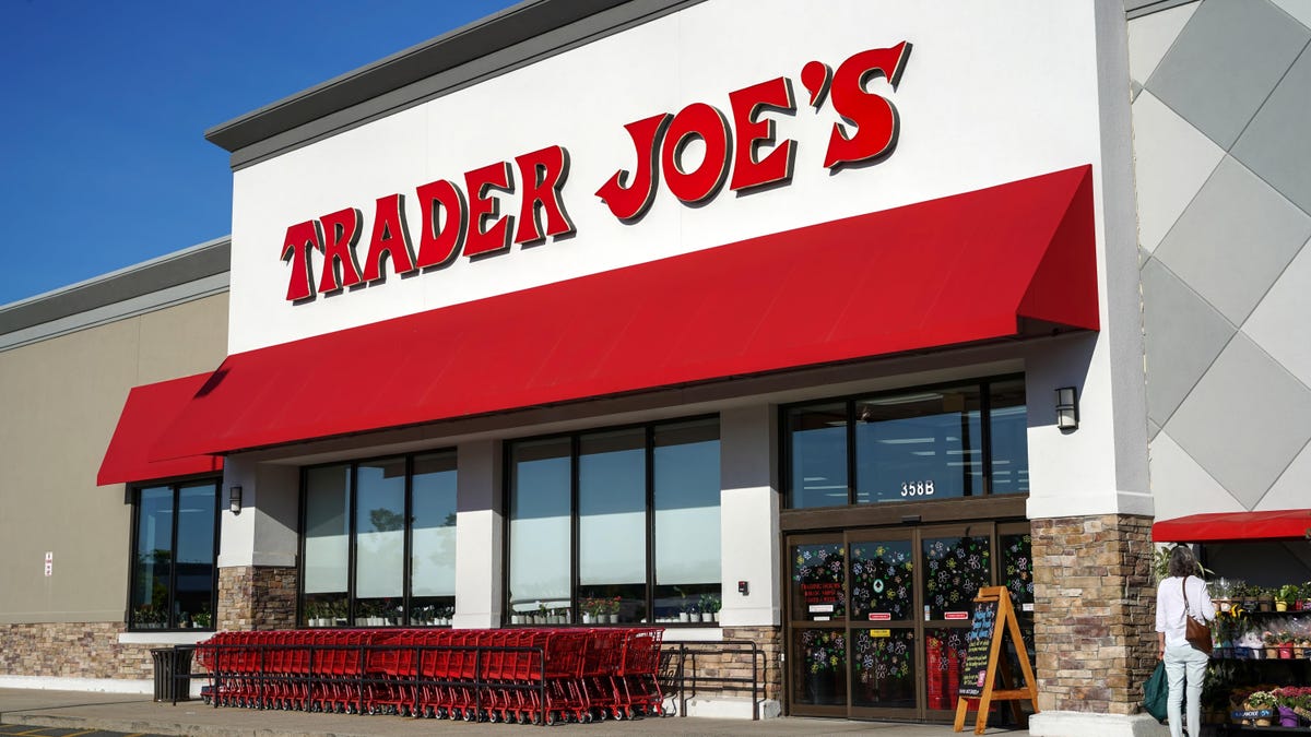 trader-joe’s-wants-employees-to-work-more