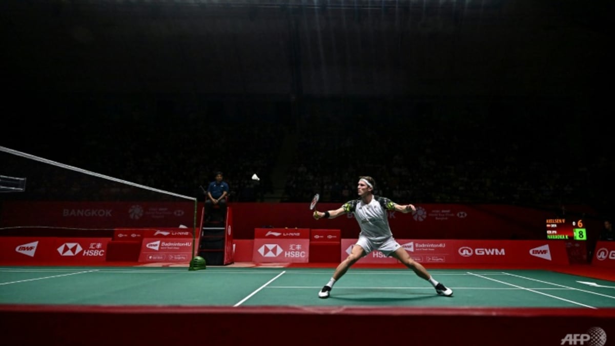 shaky-axelsen-through-to-badminton-world-tour-finals decider