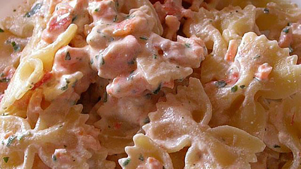 farfalle-al-salmone-affumicato-di-benedetta:-il-segreto-per-farle-super-cremose-senza-panna