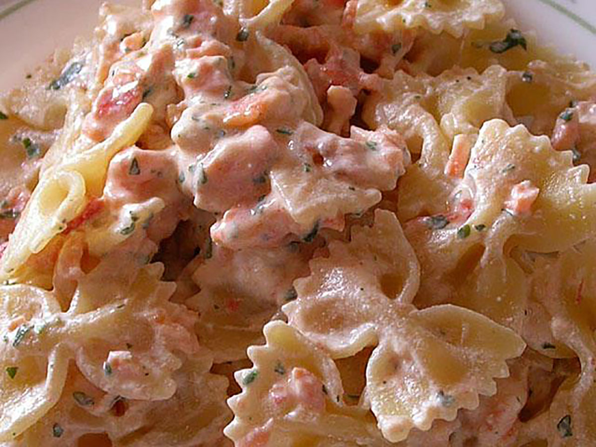 farfalle-al-salmone-affumicato-di-benedetta:-il-segreto-per-farle-super-cremose-senza-panna