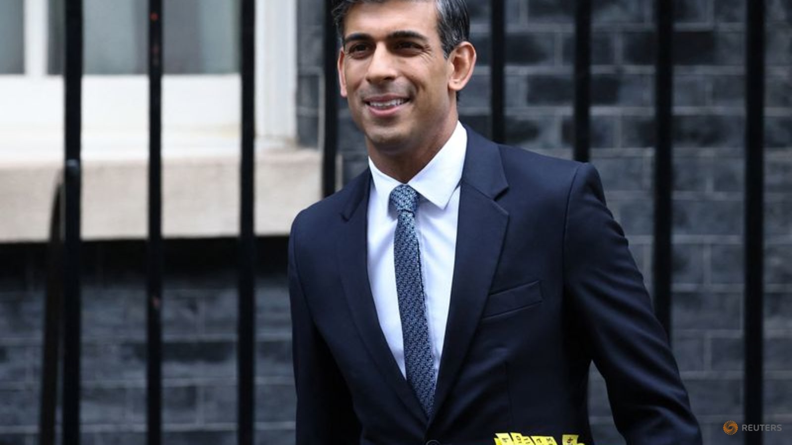 uk's-sunak-takes-first-trip-to-northern-ireland-as-pm