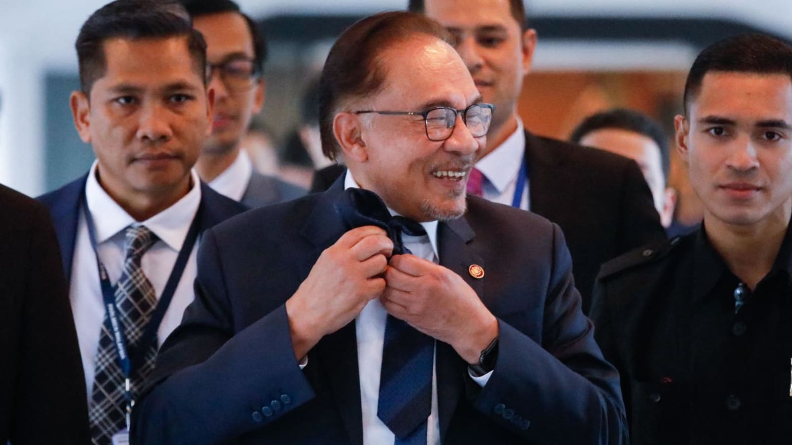 confidence-vote-cements-anwar’s-leadership,-opposition-unlikely-to-strike-for-now:-analysts