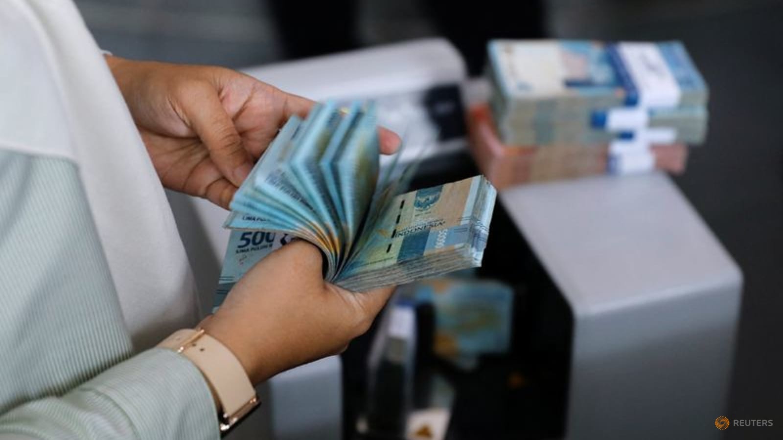 indonesia-posts-1.22%-budget-deficit