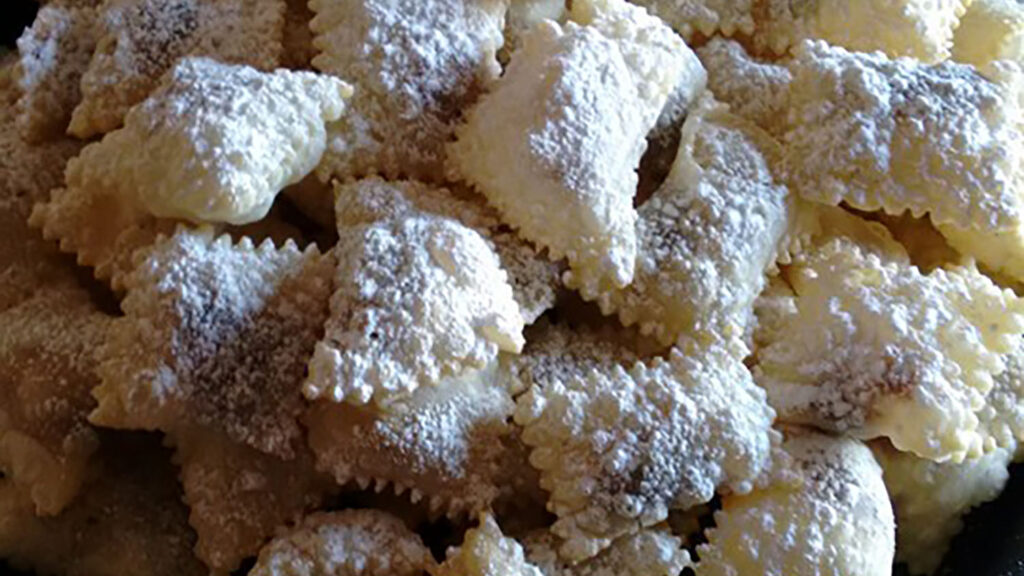 caggionetti-fritti,-meglio-degli-struffoli.-i-dolcetti-natalizi-golosi:-“sembra-di-mangiare-una-bolla”,-impazzirete