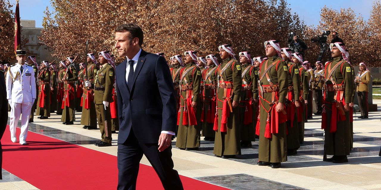 macron-renews-call-for-russia-to-receive-security-guarantees-to-end-war-in-ukraine