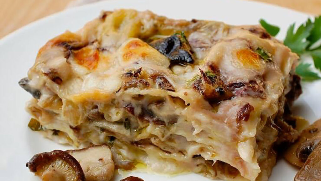 lasagne-alla-boscaiola-per-il-pranzo-di-natale.-cremose-e-golose,-si-preparano-in-10-minuti-anche-molto-prima