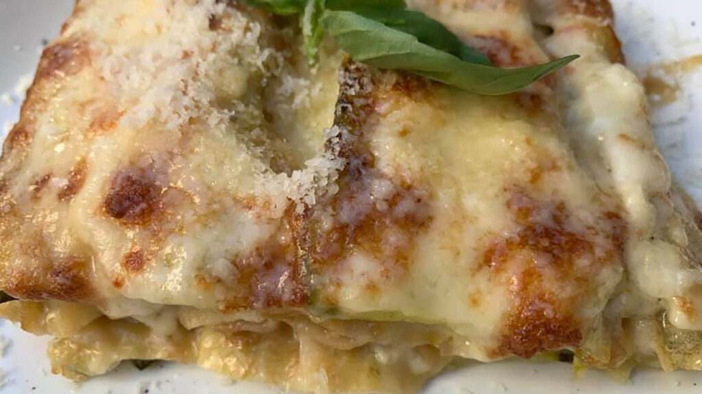 la-parmigiana-alla-cannavacciuolo:-zucchine,-provola-e-salsa-di-basilico.-buonissima-e-cremosa