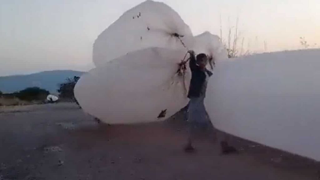 watch-|-people-in-pakistan-store-cooking-gas-in-plastic-bags-amid-economic-crisis