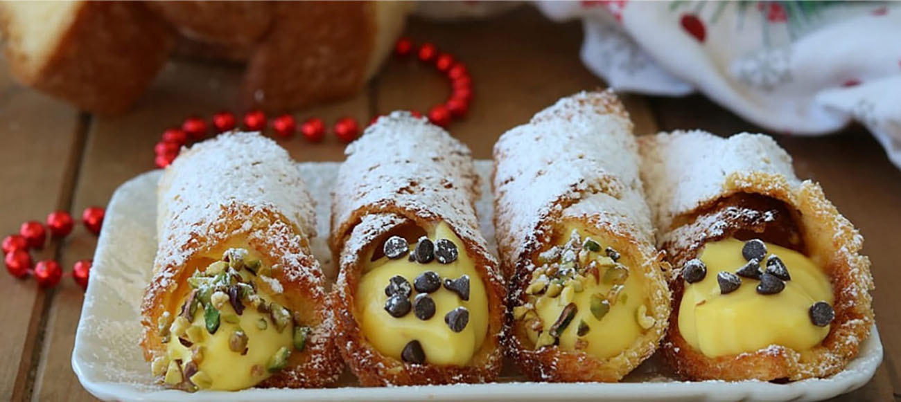 cannoli-di-pandoro-o-panettone-con-crema,-il-dolce-per-riciclare-gli-avanzi-di-capodanno.-buonissimi-uno-tira-l’altro