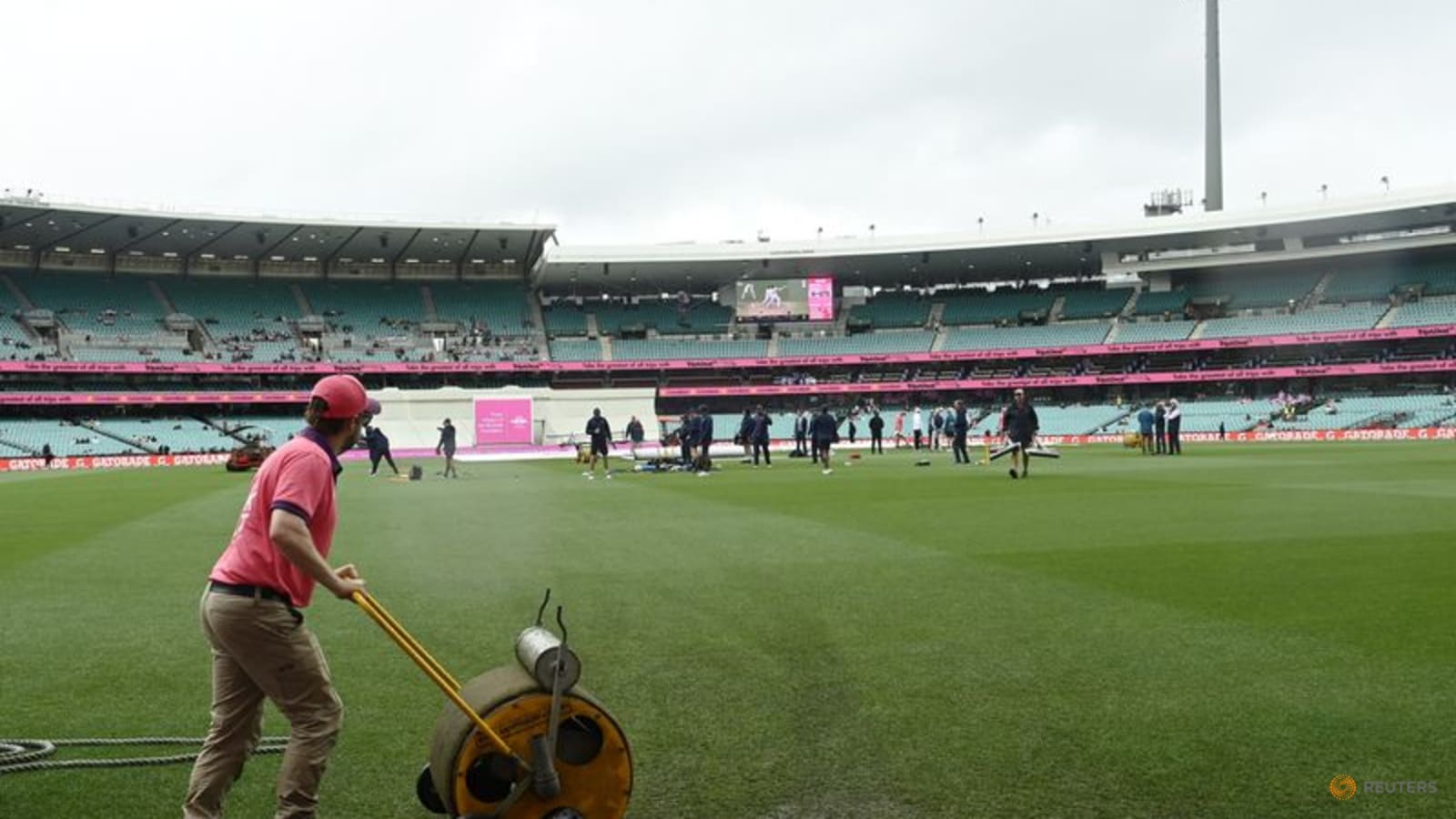 rain-delays-start-of-day-four-in-sydney,-outlook-brighter