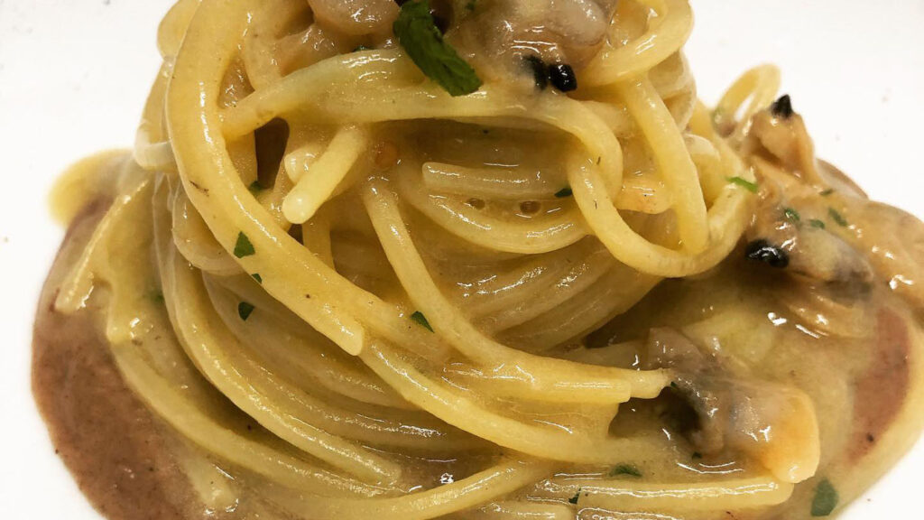 spaghetti-vongole-e-lenticchie-di-fifiddu,-il-primo-siciliano-piu-cremoso-e-buono-che-c’e.-li-mangerete-sempre-cosi