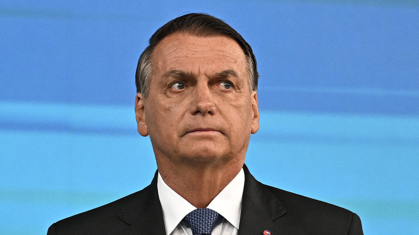 why-jair-bolsonaro-left-brazil-for-florida-(and-what-biden-can-do-about-it)