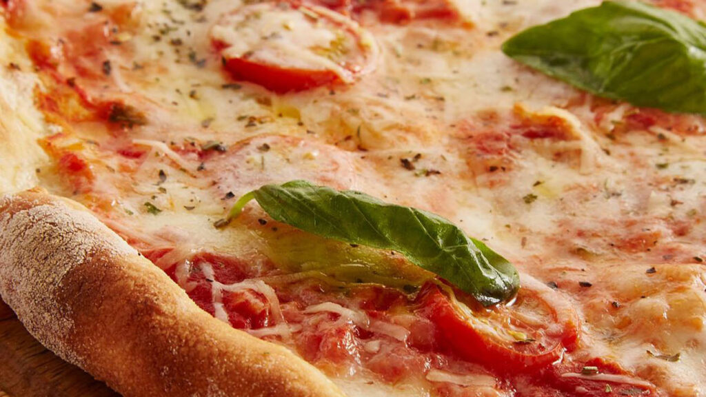 pizza-buona-come-in-pizzeria,-il-trucco-della-padella-per-la-cottura-nel-forno-di-casa-in-5-minuti.-croccante-e-golosa