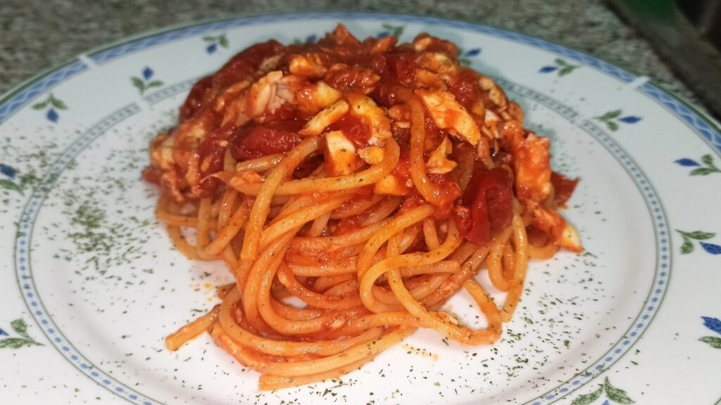 spaghetti-al-ragu-di-mare,-il-primo-napoletano-della-domenica-diverso-dal-solito-ragu-che-si-cuoce-subito