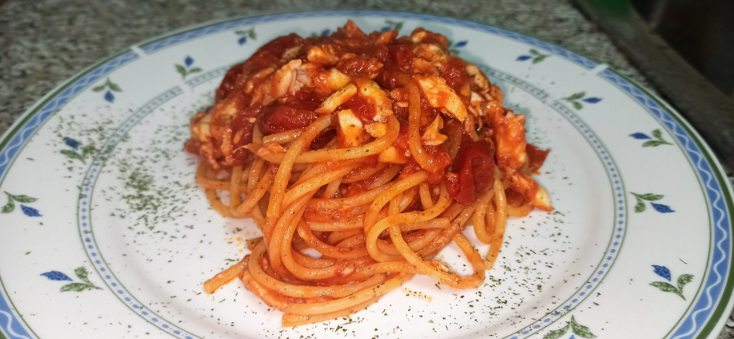 spaghetti-al-ragu-di-mare,-il-primo-napoletano-della-domenica-diverso-dal-solito-ragu-che-si-cuoce-subito