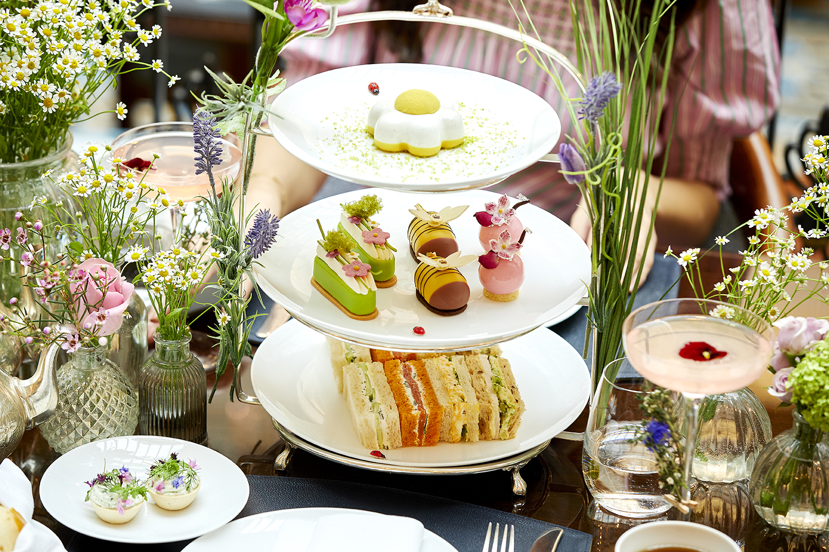 sip-perfection-at-'the lanesborough meadow afternoon tea' 