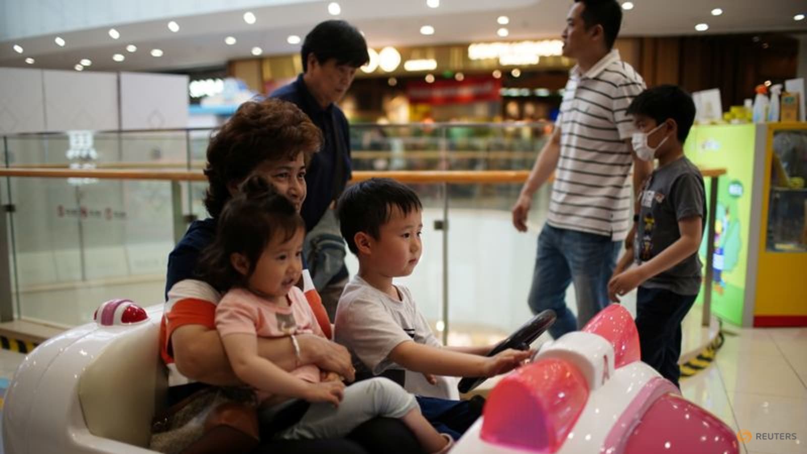 make-it-easier-to-raise-children,-say-many-in-china-after-population-falls