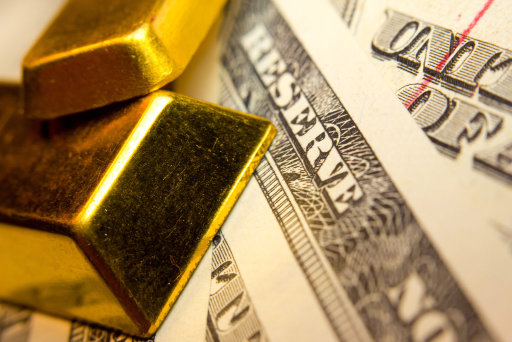 gold-price-backs-off-on-rising-dollar,-but-set-for-fifth-weekly-rise