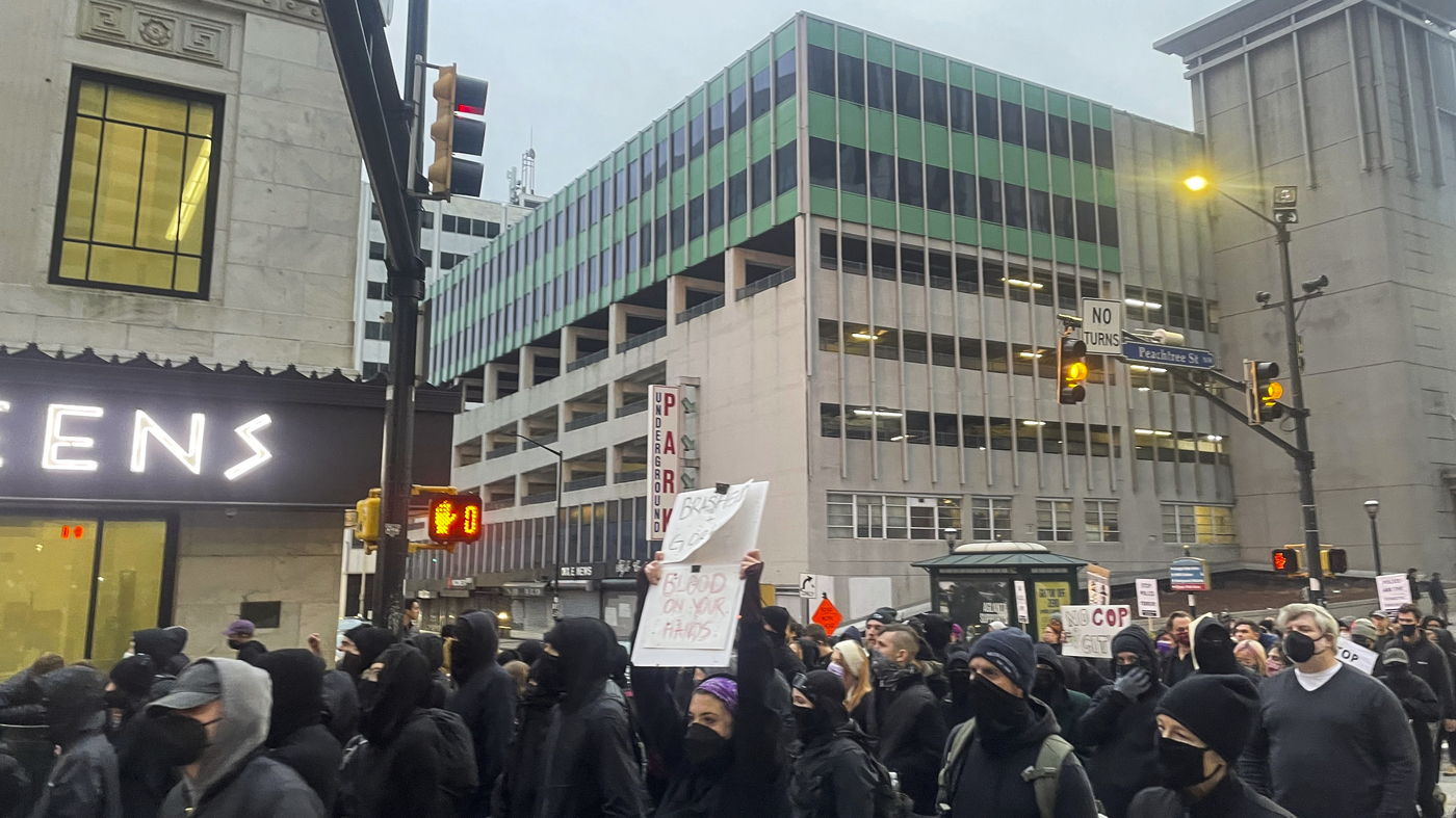 atlanta-protest-over-police-killing-of-activist-turns-violent