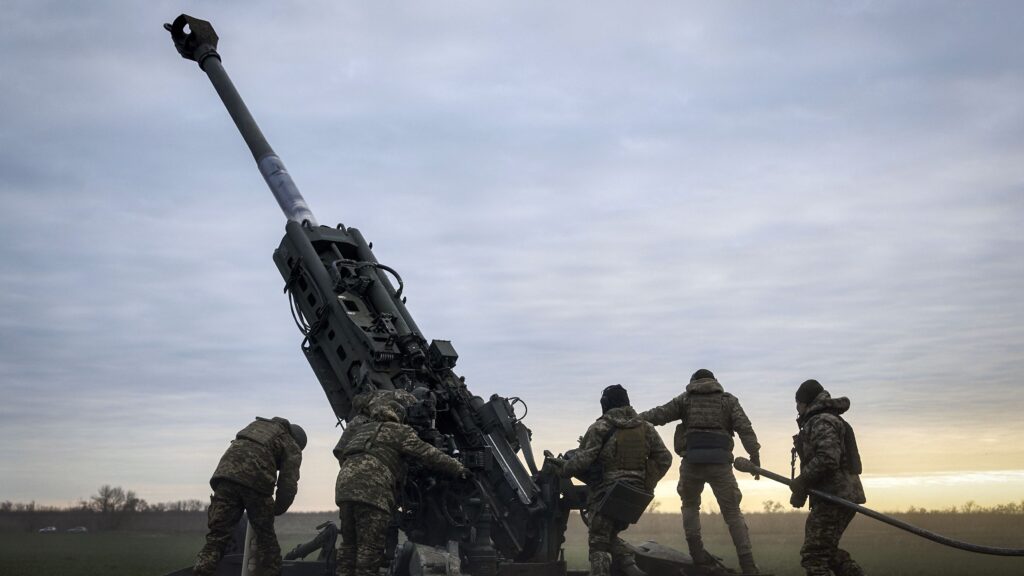 how-to-fix-a-howitzer:-us-offers-help-line-to-ukraine-troops