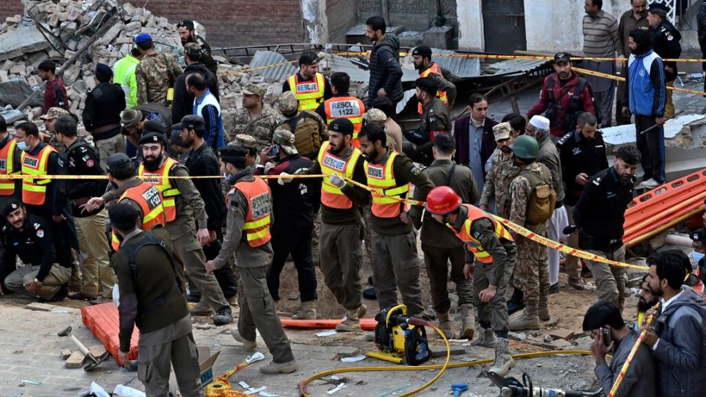 pakistan-bombing-at-mosque-kills-at-least-59