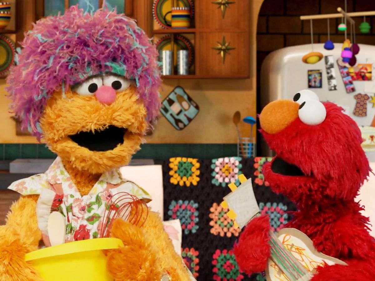 time-to-rock-out:-elmo-and-friends-help-military-families-with-stress