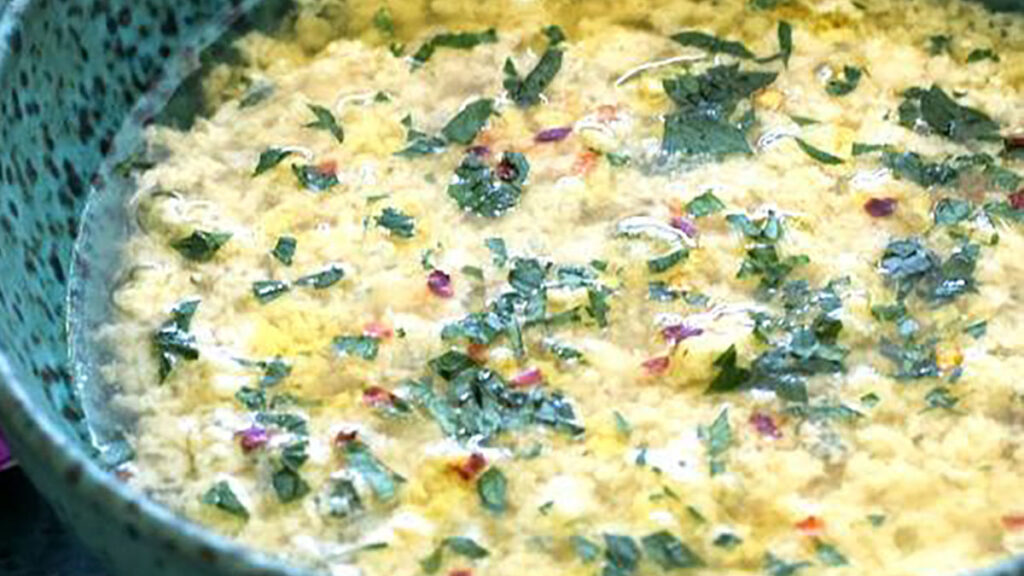 stracciatella-romana,-la-vera-ricetta-del-piatto-della-tradizione.-le-uova-le-farete-sempre-cosi,-altro-che-frittata