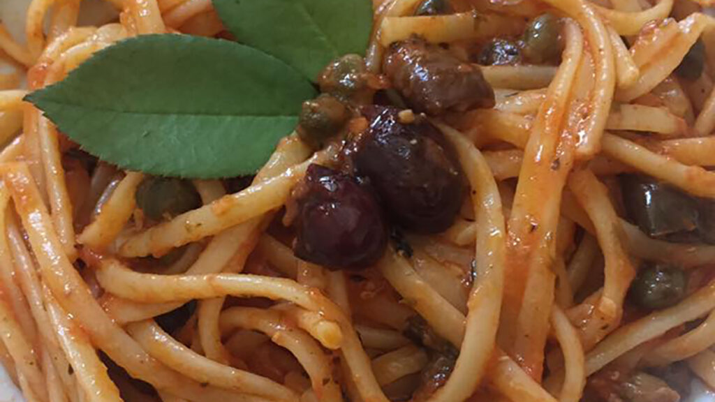 spaghetti-alla-chiummenzana,-il-piatto-veloce-che-si-mangia-a-capri.-come-da-tradizione