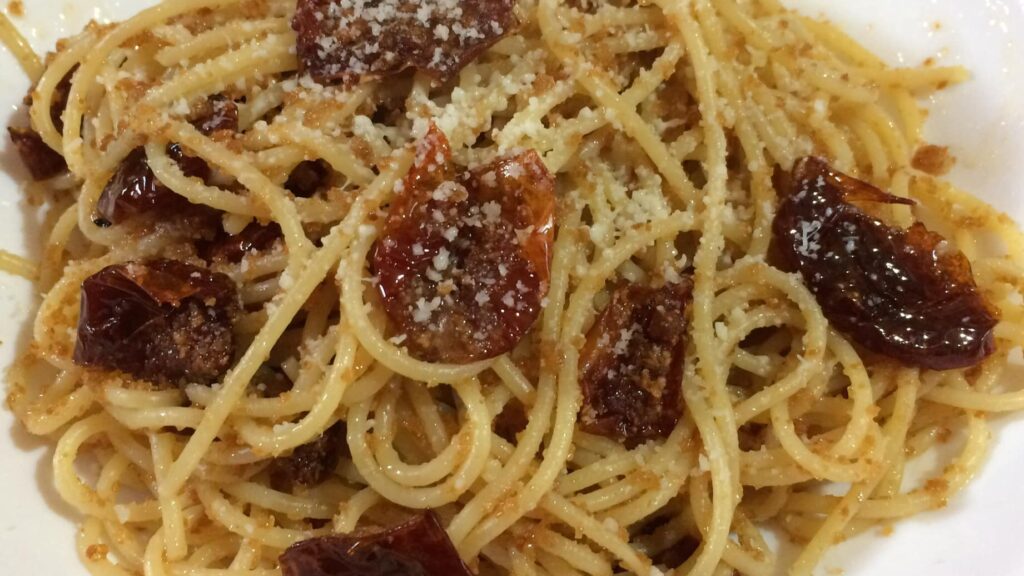 spaghetti-ammollicati-con-pomodorini-di-benedetta,-la-ricetta-salva-pranzo-piu-buona-dell’aglio-e-olio,-pronta-in-5-minuti