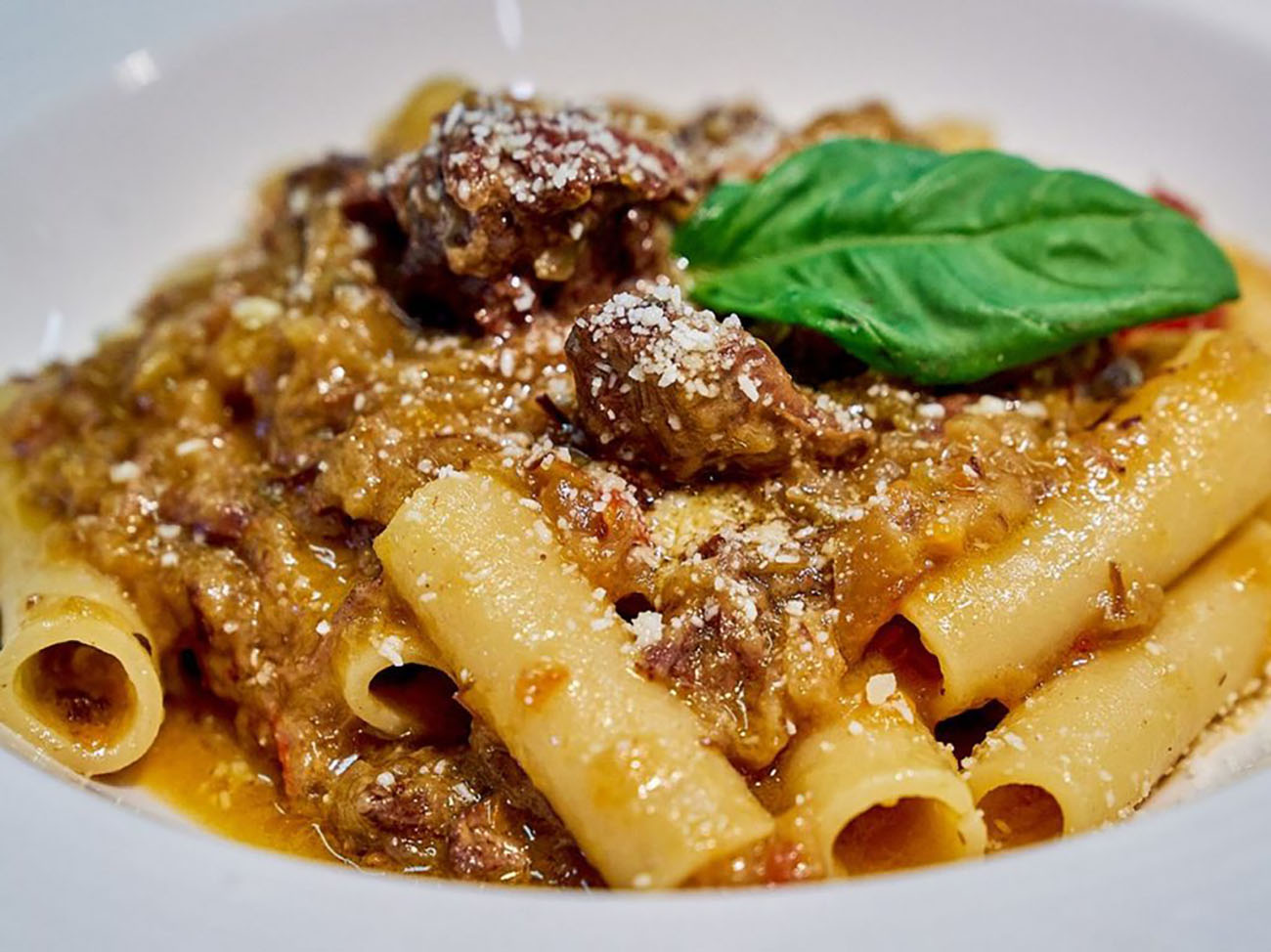 la-pasta-al-sugo-di-carnevale,-la-ricetta-catanese-buonissima.-la-carne-si-scioglie-in-bocca,-ecco-come-prepararla