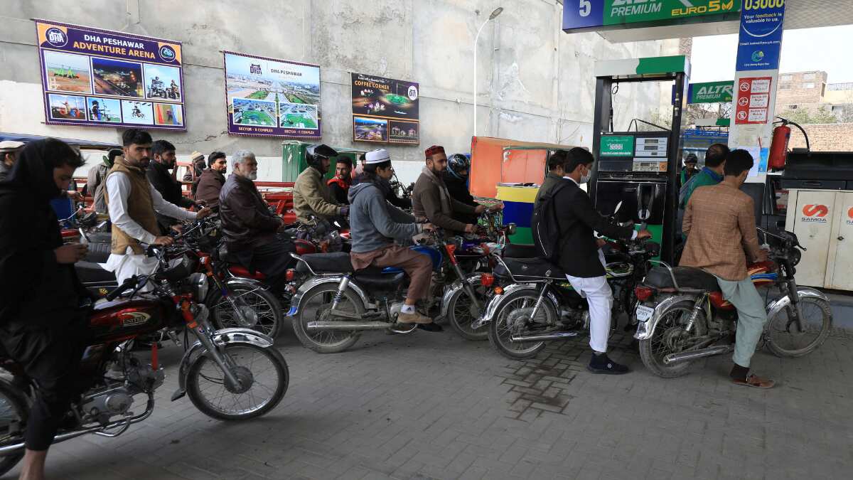 pakistani-minister-confirms-'adequate'-fuel-supplies,-warns-companies-against-stockpiling