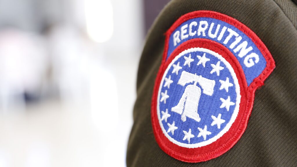 army-launches-another-performance-bonus-program-for-recruiters