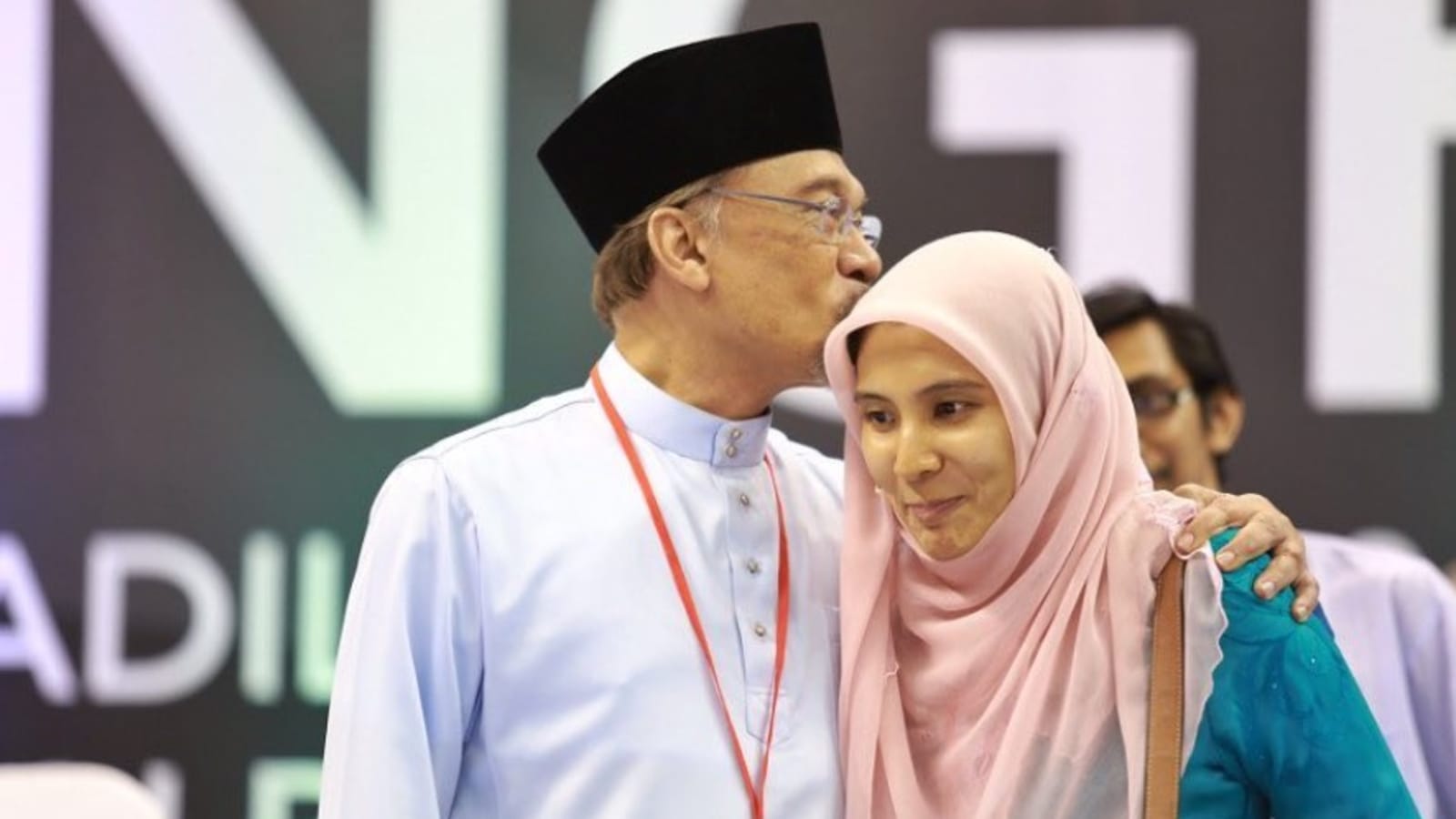 nurul-izzah-steps-down-as-adviser-to-her-father-malaysian-pm-anwar