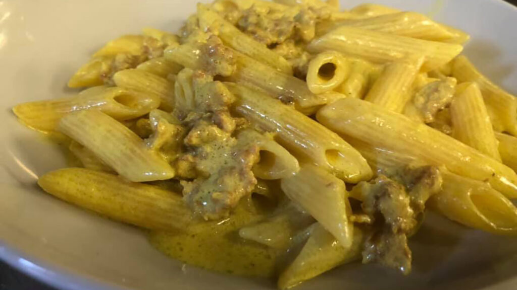 penne-alla-milanese,-meglio-del-risotto.-le-piu-cremose-e-buone,-si-fanno-in-10-minuti-mentre-si-cuoce-la-pasta