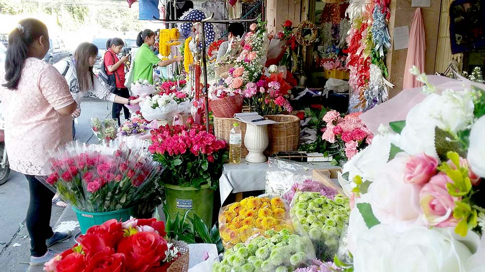 rose-prices-double-on-valentine’s-day-eve-in-thailand-–-pattaya-mail